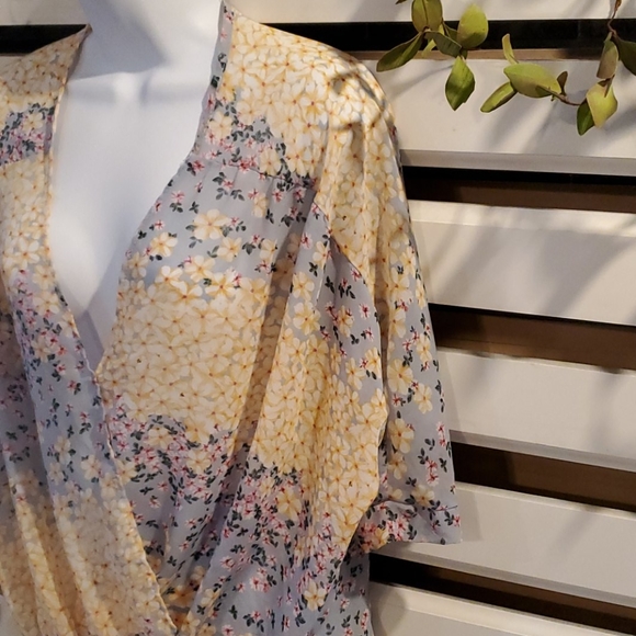 NEWBURY KUSTOM blouse. #1669 - Picture 2 of 6